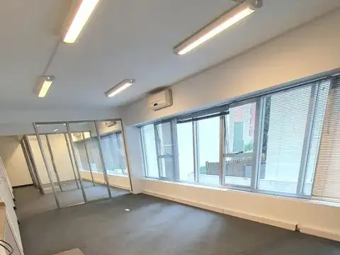 Oficina 7 ambientes con 2 baños