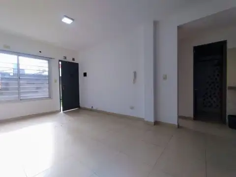 Departamento en Alquiler en Castelar Norte, $ 600.000