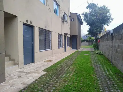 Alquiler departamento 2 ambientes con cochera. Castelar norte, Moron.-