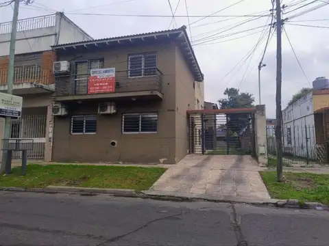 Lobos 2244 , Piso 0