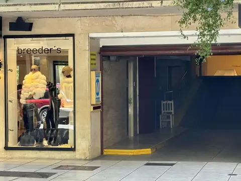 Patio Bullrich - Cochera DOBLE en Posadas y Montevideo