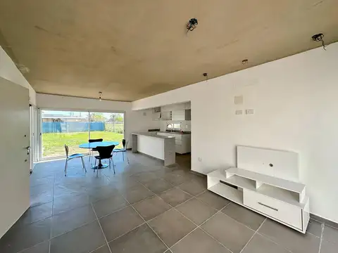 Casa 3 ambientes con 1 baño