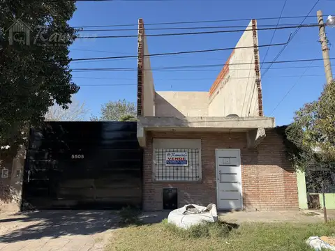 Casa 4 Amb. y Departamento En Venta - La Perlita, Moreno