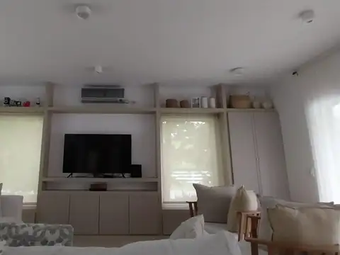 Casa en Alquiler Temporal con 2 cocheras