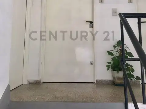 75 e/ 27 y 28 , Piso 0