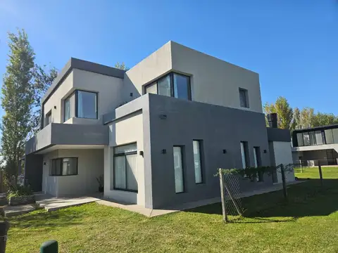 Casa en Alquiler en Lagoon Pilar, USD 1.900