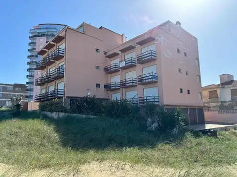 Departamento de 3 ambientes frente al mar en Zona Sur