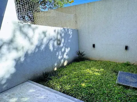 Depto Tipo Casa en Alquiler con 1 cocheras