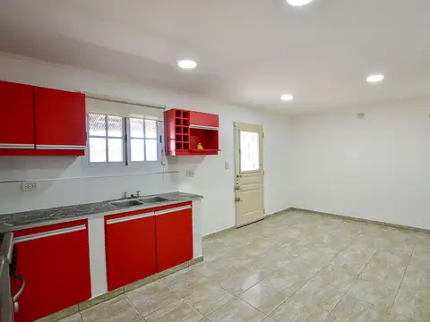 Casa 5 ambientes con 1 baño