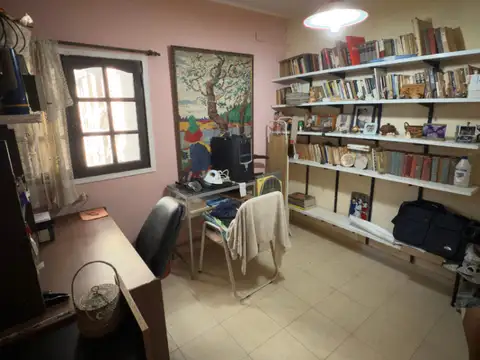 Casa 7 ambientes con 2 baños