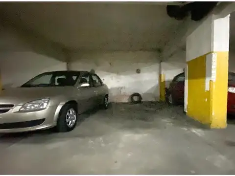 Cómoda cochera en alquiler ubicada en calle Paraguay 467. Fácil acceso. Seguridad.