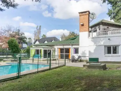 Casa 6 ambientes con 4 baños