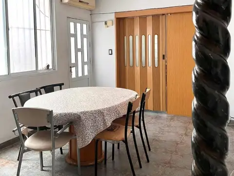 CASA DE DOS DORMITORIOS EN AVELLANEDA AL 2200