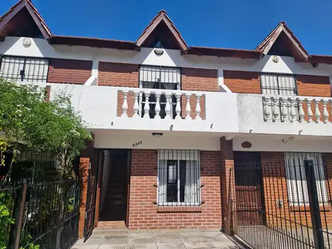 Depto Tipo Casa 4 ambientes con 2 baños