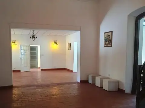 Edificio Comercial en alquiler - 10 Dormitorios 7 Baños - Berisso