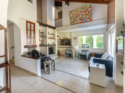 Casa en Venta con 1 cochera