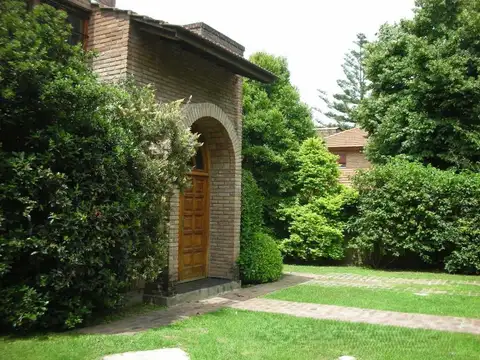 Chalet de 6 ambientes en inmejorable zona residencial