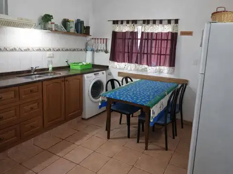 Casa 4 ambientes con 1 baño