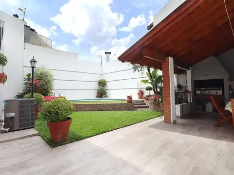 Casa 5 ambientes con 4 baños