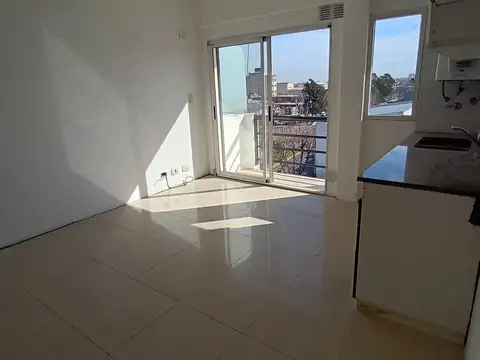 Departamento en Alquiler en Sarandi, $ 640.000