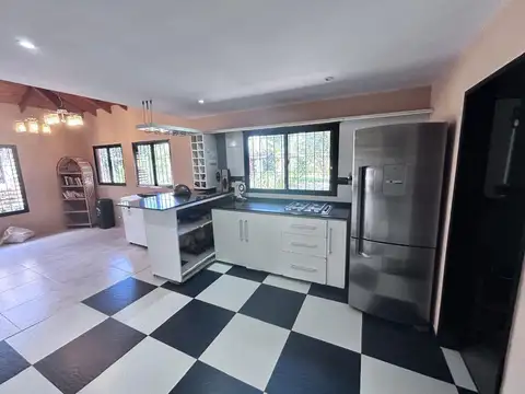 CASA 4 AMBIENTES EN VENTA EL PATO AMPLIO LOTE