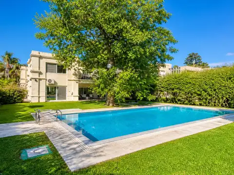 Venta casa en Abril Club de Campo