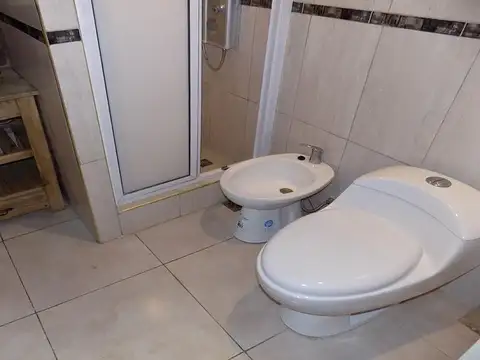 IMPORTANTE CASA 9 AMBIENTES c/ PISCINA