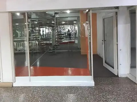 LOCAL COMERCIAL, GLERIA NORTE, EXCELENTE UBICACION, VIDRIERA