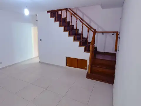 Depto Tipo Casa 3 ambientes con 2 baños