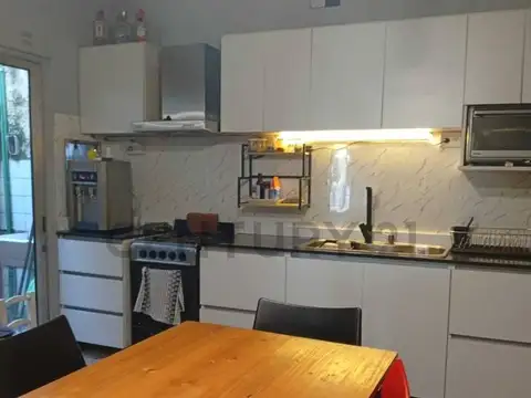 Casa 4 ambientes con 2 baños