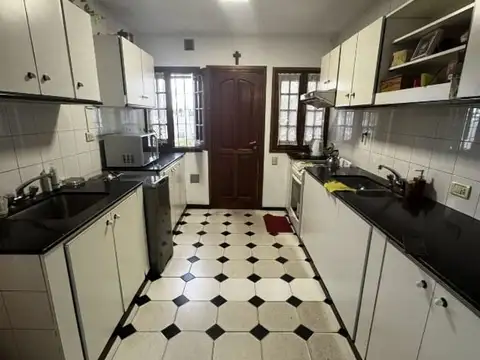 Casa 6 ambientes con 3 baños