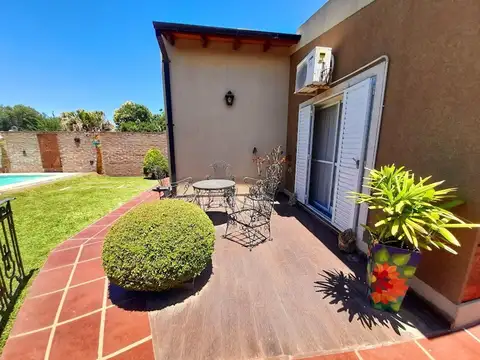 Casa en Venta con 3 cocheras