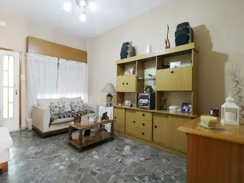 Casa 3amb con cochera y jardín en Villa Bosch
