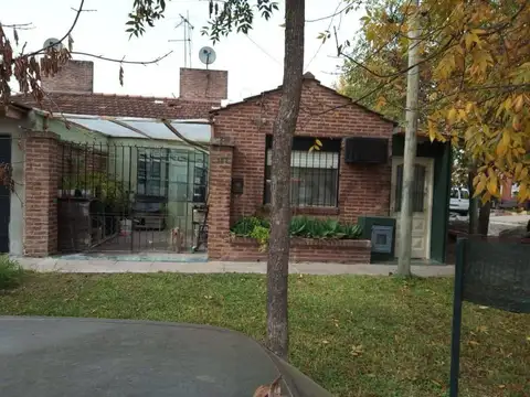 VENTA DE CASA EN LISANDRO OLMOS UBICACION IDEAL CON SALIDAS A RUTA 36 Y AVENIDA