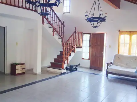 Casa en Venta con 4 cocheras