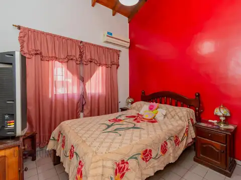 Venta Casa tipo chalet de 3 Ambientes con cochera, patio, quincho en Burzaco