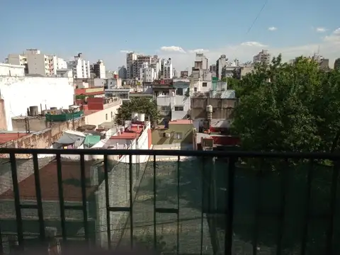 EXCELENTE UBICACION,  2 AMBIENTES, FRENTE/BALCON ,  41,90 M2