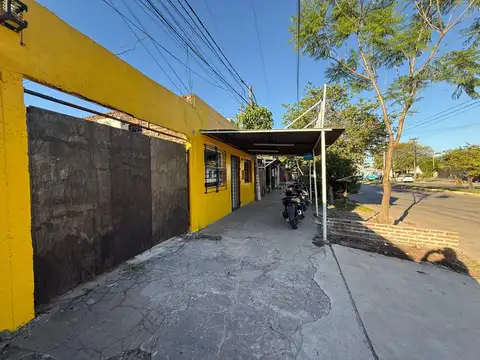 Casa c/ local comercial en Venta sobre Av. Alberdi