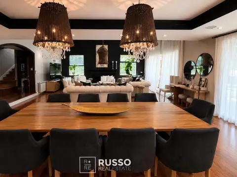 Casa 6 ambientes con 5 baños