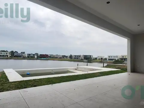 Casa en venta a la laguna en el Barrio Santa Ana, Villanueva. Tigre. A estrenar