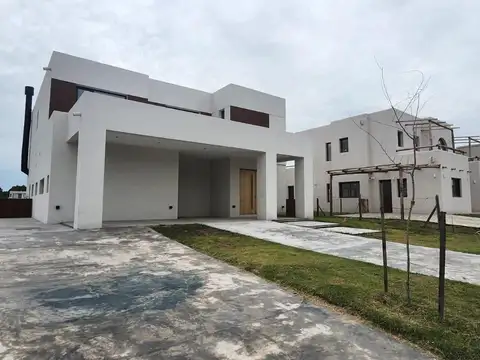Casa en Alquiler de 4 dormitorios