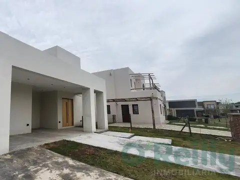 Casa en venta a la laguna, Barrio Santa Ana, Villanueva. Tigre