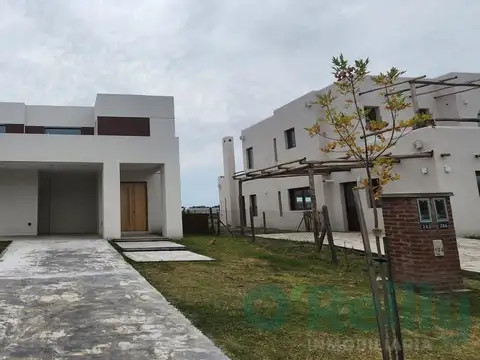 Casa en Alquiler de 4 dormitorios