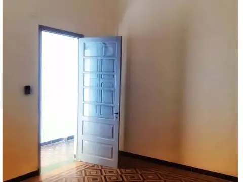 Casa 6 ambientes con 1 baño