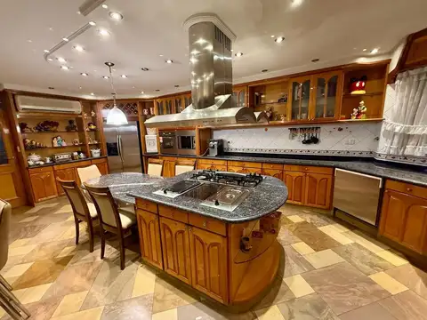 VENTA CASA 5AMB PILETA VILLA SARMIENT0 CRED / PERM