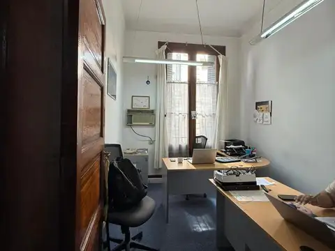 Oficina 4 ambientes con 2 baños