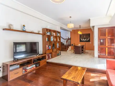 Casa 5 ambientes con 3 baños