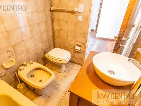 VENTA * PARQUE CHACABUCO / CABALLITO SUR * CASA LOTE PROPIO * PISCINA * 4 COCHERAS