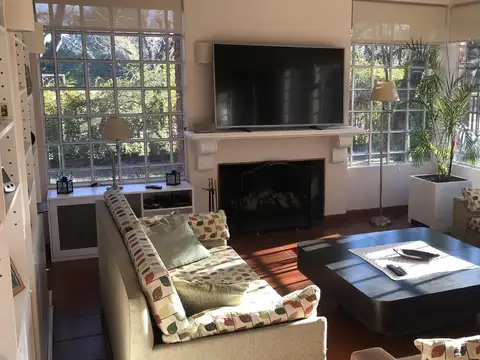 Casa 6 ambientes con 4 baños