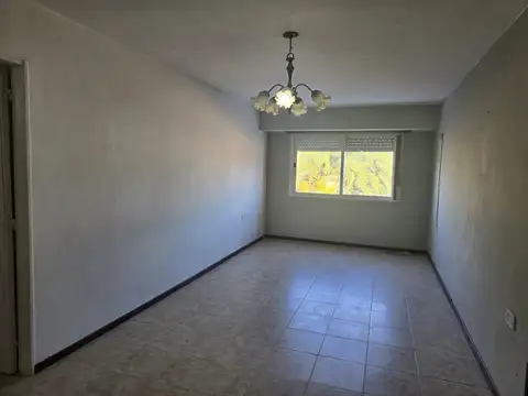 Departamento en Alquiler en Adrogue, $ 500.000